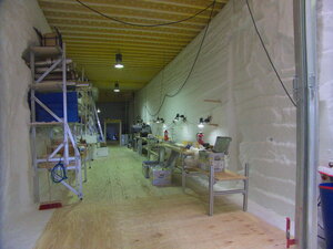 The quite amazingly maintained facilities of Kohnen under the ice.